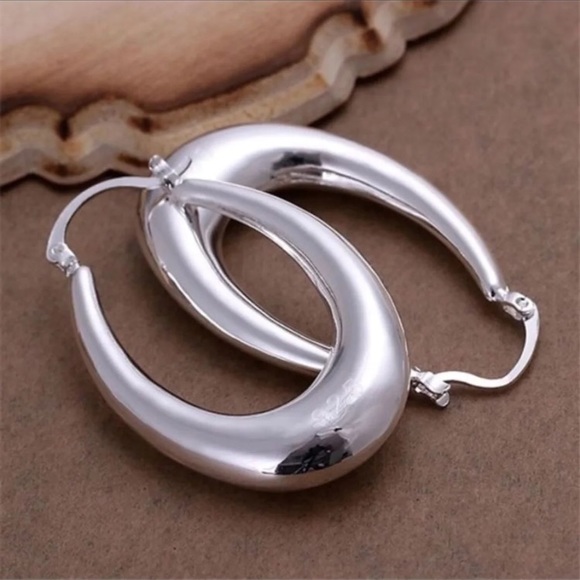 New! Silver Hoop Earrings - Picture 4 of 12